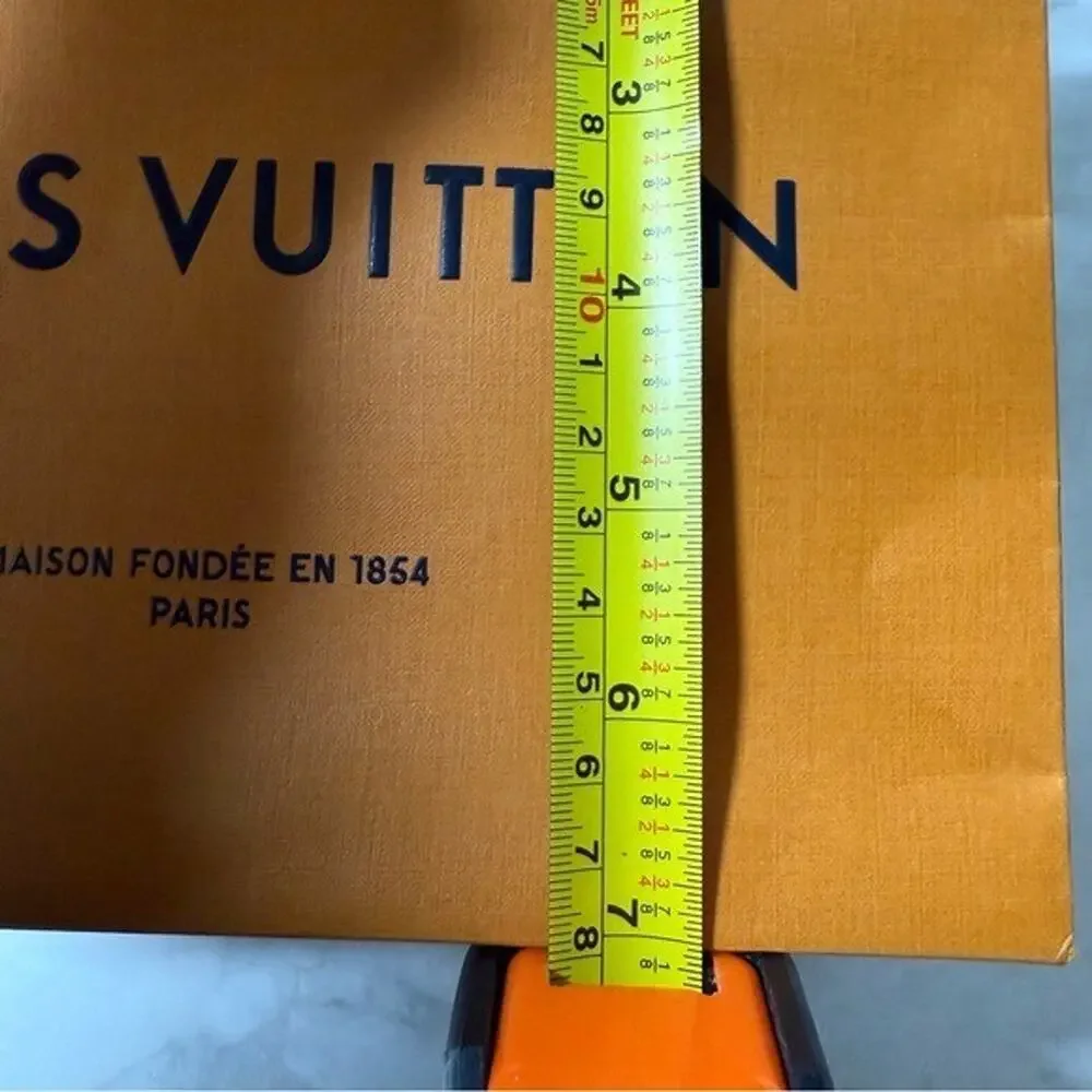 Louis Vuitton excellent pre
